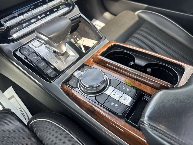 Genesis G90 Vehicle Full-screen Gallery Image 17
