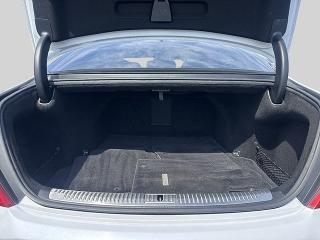 Genesis G90 Vehicle Full-screen Gallery Image 19