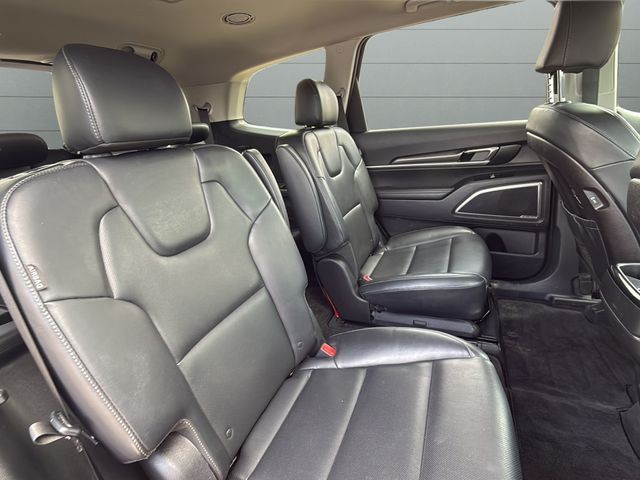 Kia Telluride Vehicle Full-screen Gallery Image 12