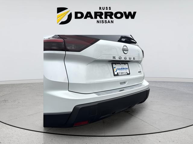 Nissan Rogue Vehicle Full-screen Gallery Image 5