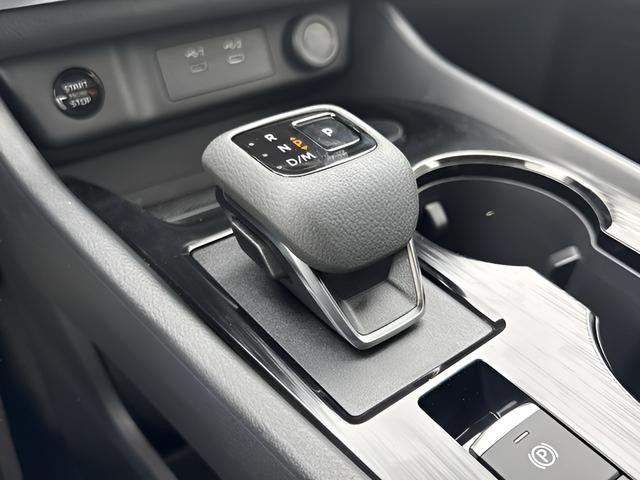 Nissan Rogue Vehicle Full-screen Gallery Image 11