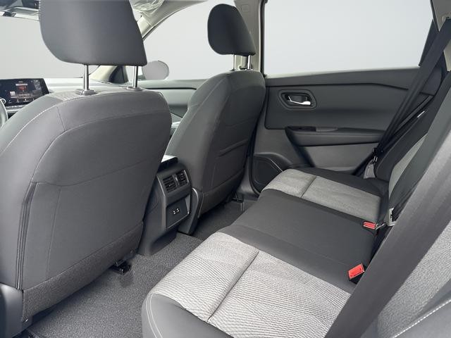 Nissan Rogue Vehicle Full-screen Gallery Image 19