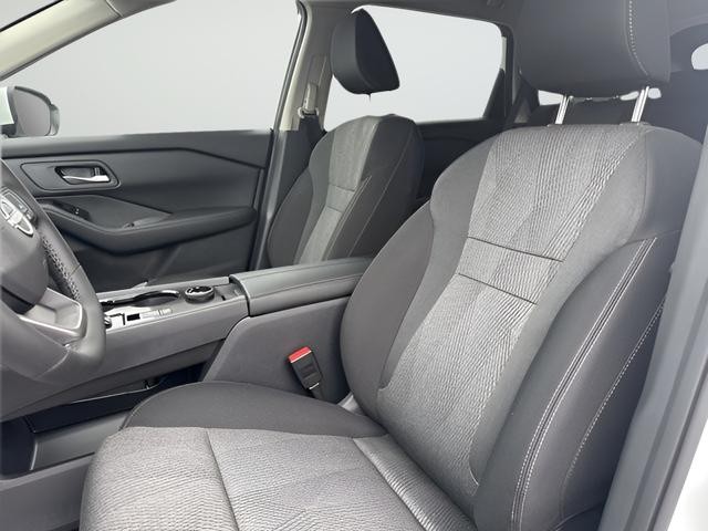 Nissan Rogue Vehicle Full-screen Gallery Image 21