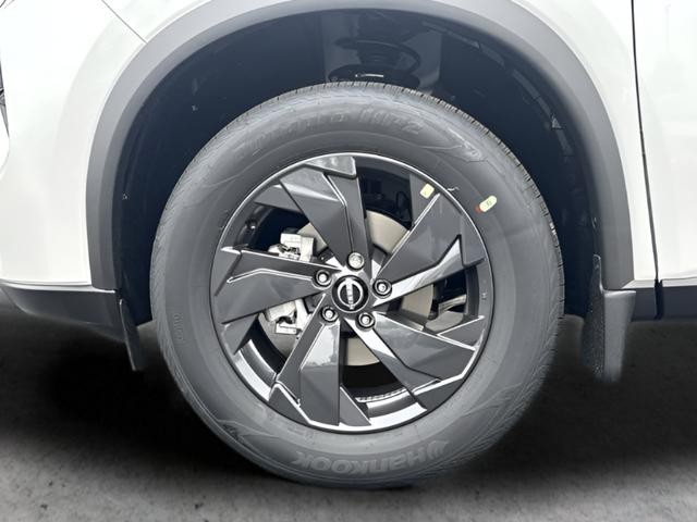 Nissan Rogue Vehicle Full-screen Gallery Image 24
