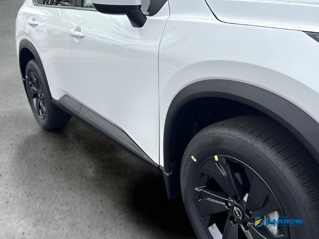 Nissan Rogue Vehicle Full-screen Gallery Image 27