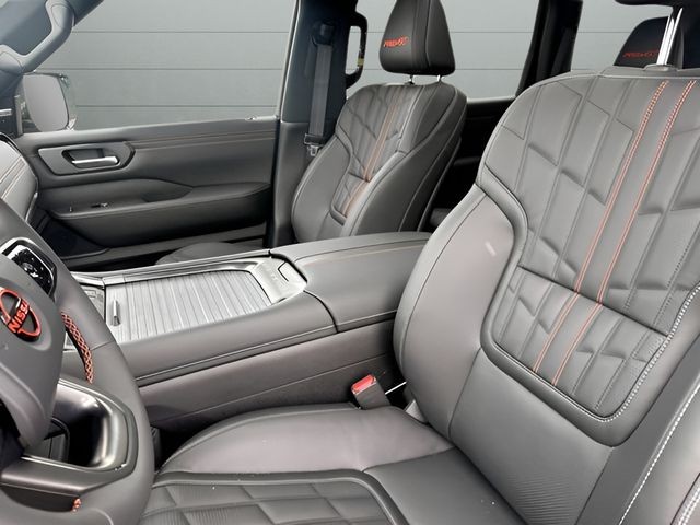 Nissan Armada Vehicle Full-screen Gallery Image 12
