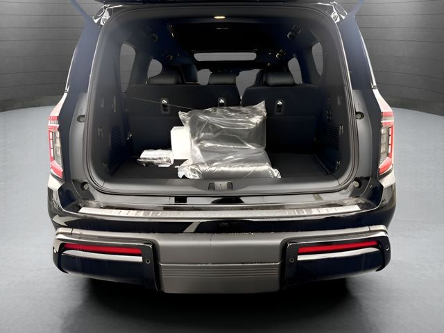 Nissan Armada Vehicle Full-screen Gallery Image 15