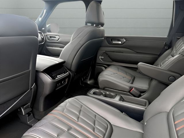 Nissan Armada Vehicle Full-screen Gallery Image 19