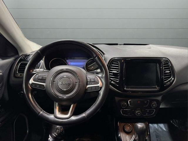 Jeep Compass Vehicle Full-screen Gallery Image 10