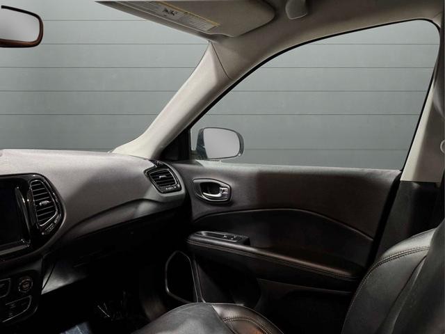 Jeep Compass Vehicle Full-screen Gallery Image 11