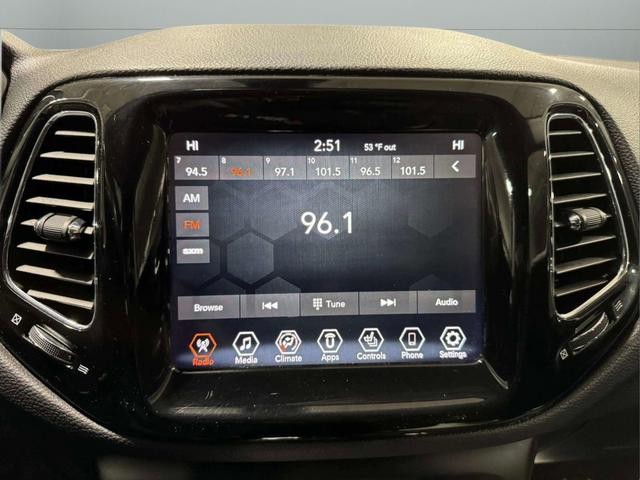 Jeep Compass Vehicle Full-screen Gallery Image 13
