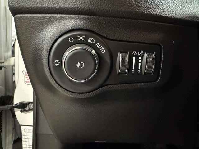 Jeep Compass Vehicle Full-screen Gallery Image 19