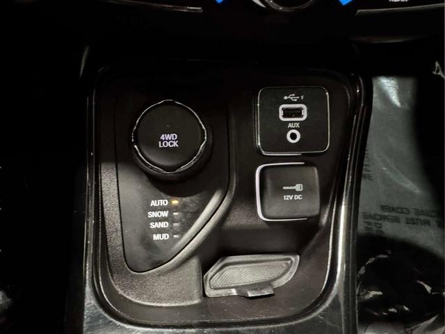 Jeep Compass Vehicle Full-screen Gallery Image 20