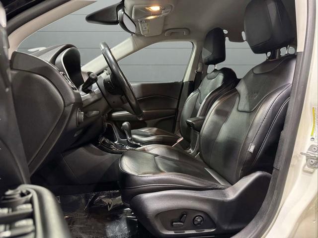 Jeep Compass Vehicle Full-screen Gallery Image 23