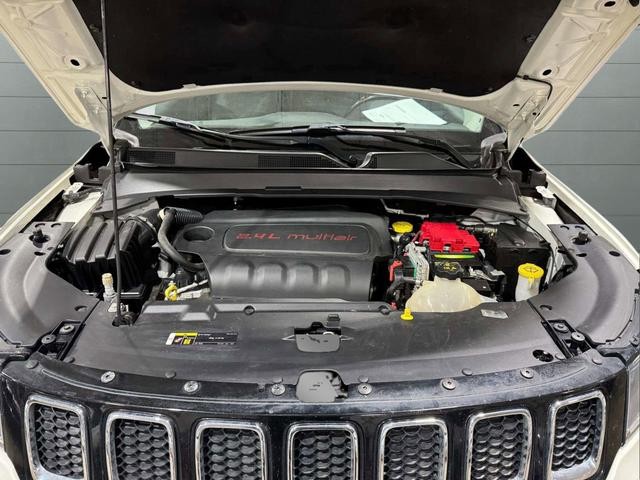Jeep Compass Vehicle Full-screen Gallery Image 27