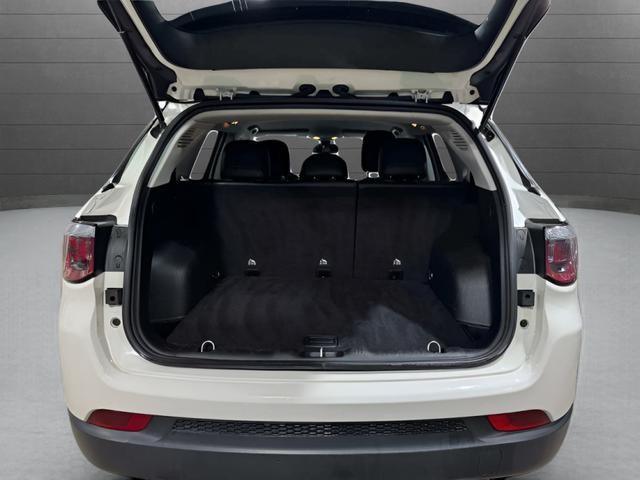 Jeep Compass Vehicle Full-screen Gallery Image 28