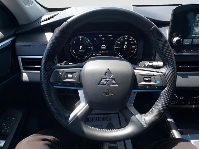 Mitsubishi Outlander PHEV Vehicle Full-screen Gallery Image 10