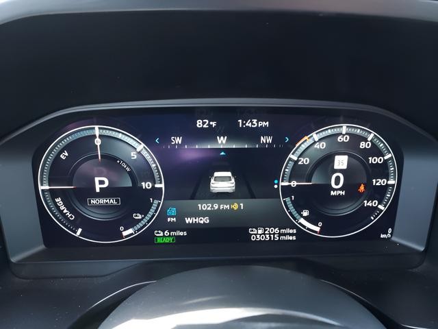 Mitsubishi Outlander PHEV Vehicle Full-screen Gallery Image 13
