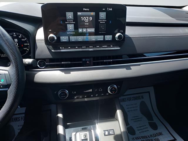 Mitsubishi Outlander PHEV Vehicle Full-screen Gallery Image 16