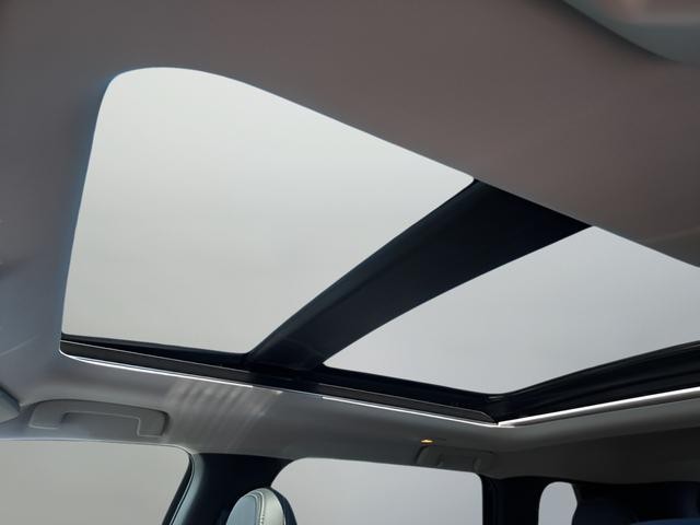Mitsubishi Outlander PHEV Vehicle Full-screen Gallery Image 20