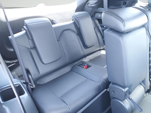 Mitsubishi Outlander PHEV Vehicle Full-screen Gallery Image 23