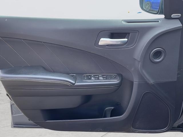 Dodge Charger Vehicle Full-screen Gallery Image 11