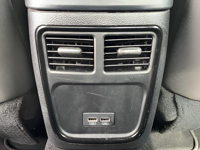 Dodge Charger Vehicle Full-screen Gallery Image 18