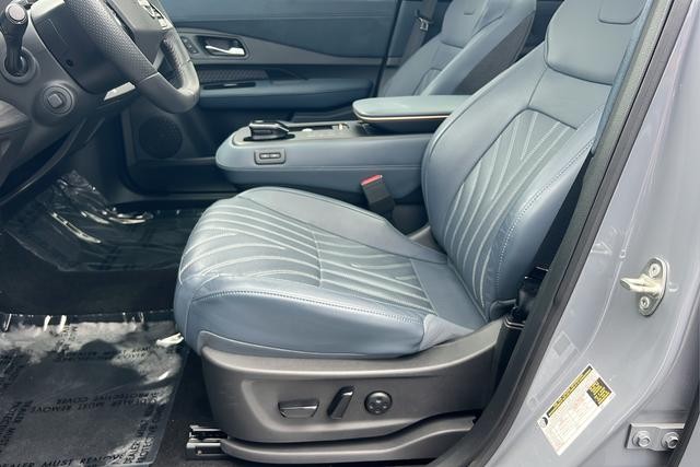 Nissan ARIYA Vehicle Full-screen Gallery Image 10