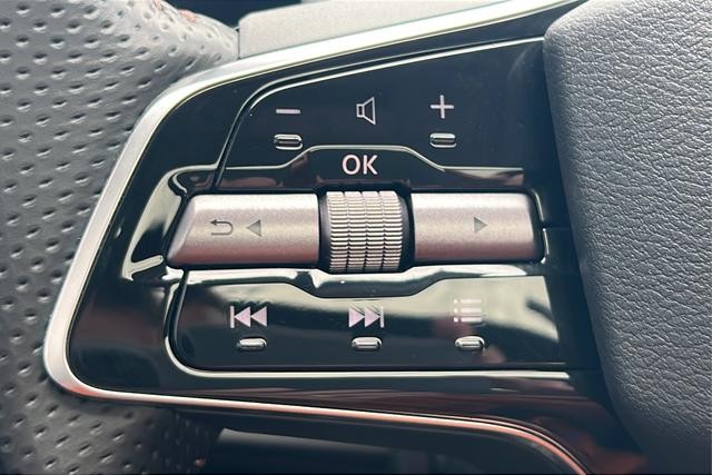 Nissan ARIYA Vehicle Full-screen Gallery Image 16