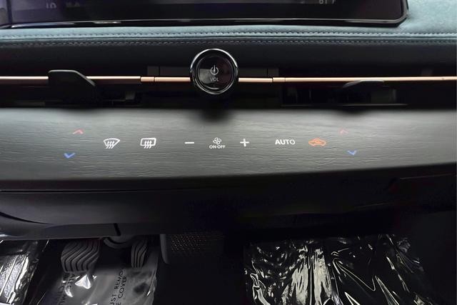 Nissan ARIYA Vehicle Full-screen Gallery Image 21