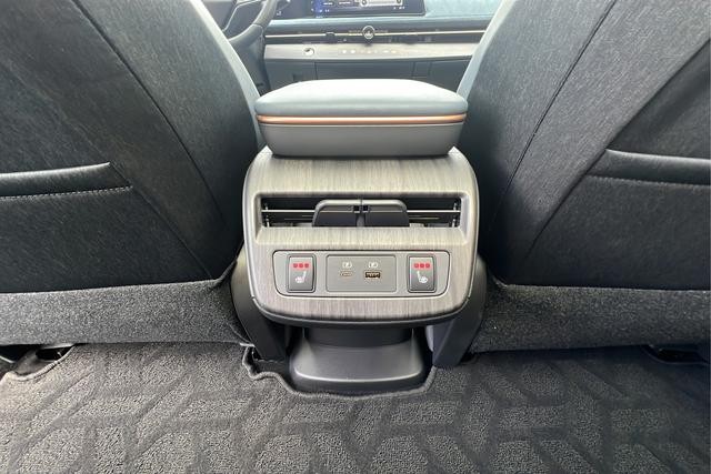 Nissan ARIYA Vehicle Full-screen Gallery Image 29