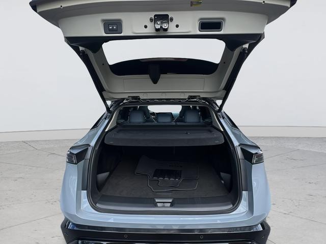 Nissan ARIYA Vehicle Full-screen Gallery Image 30