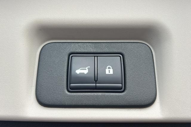 Nissan ARIYA Vehicle Full-screen Gallery Image 31