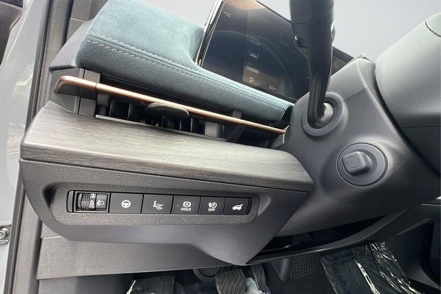Nissan ARIYA Vehicle Full-screen Gallery Image 35