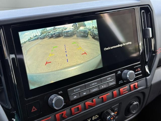 Nissan Frontier Vehicle Full-screen Gallery Image 12