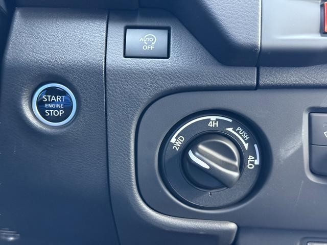 Nissan Frontier Vehicle Full-screen Gallery Image 14