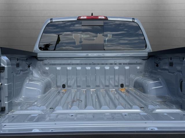 Nissan Frontier Vehicle Full-screen Gallery Image 18