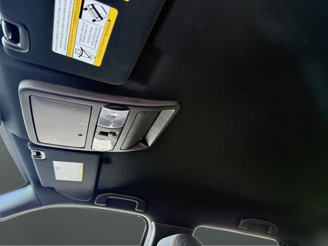Nissan Frontier Vehicle Full-screen Gallery Image 32