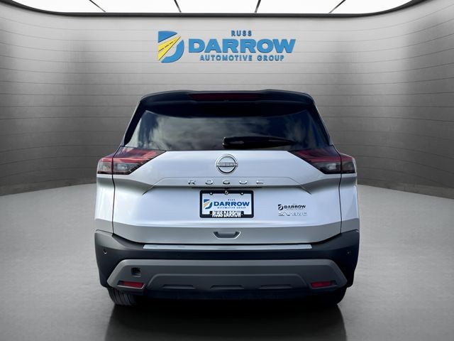 Nissan Rogue Vehicle Full-screen Gallery Image 4