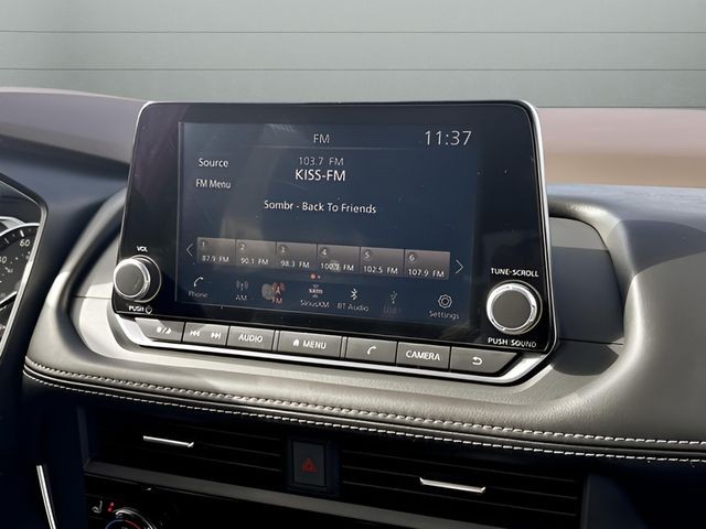 Nissan Rogue Vehicle Full-screen Gallery Image 14