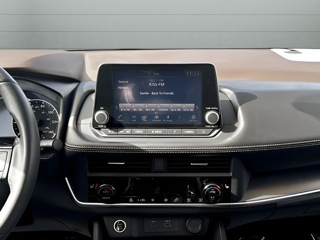 Nissan Rogue Vehicle Full-screen Gallery Image 16
