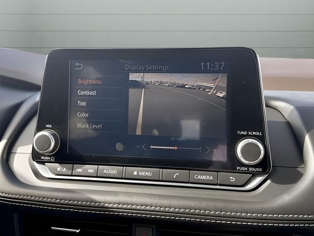 Nissan Rogue Vehicle Full-screen Gallery Image 18