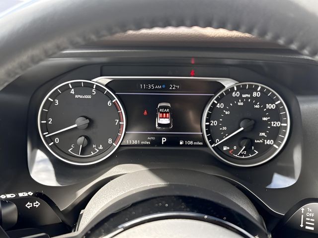 Nissan Rogue Vehicle Full-screen Gallery Image 20