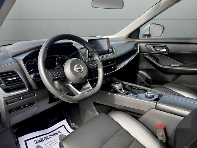 Nissan Rogue Vehicle Full-screen Gallery Image 21