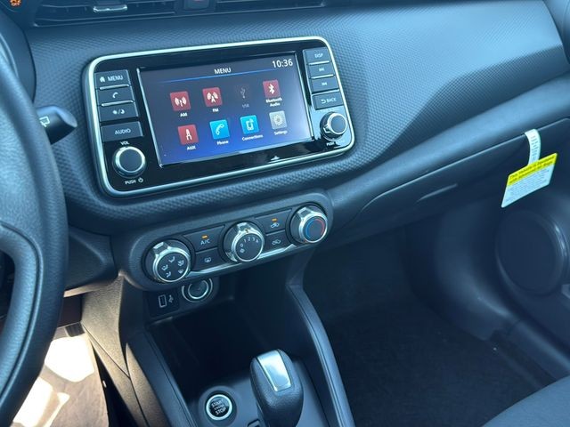 Nissan Kicks Play Vehicle Full-screen Gallery Image 13