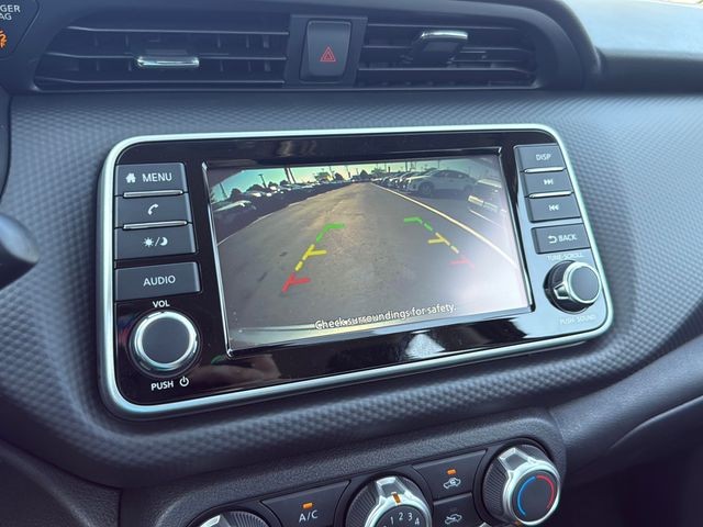 Nissan Kicks Play Vehicle Full-screen Gallery Image 14