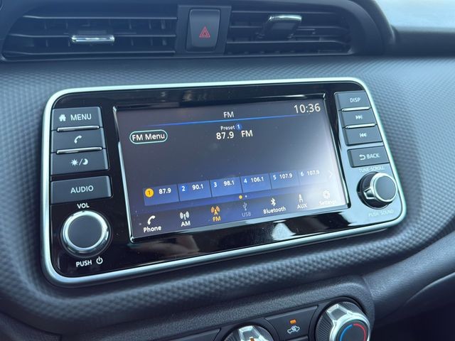 Nissan Kicks Play Vehicle Full-screen Gallery Image 15