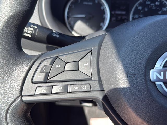Nissan Kicks Play Vehicle Full-screen Gallery Image 19