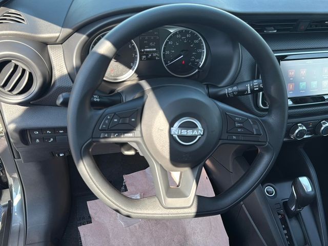 Nissan Kicks Play Vehicle Full-screen Gallery Image 21