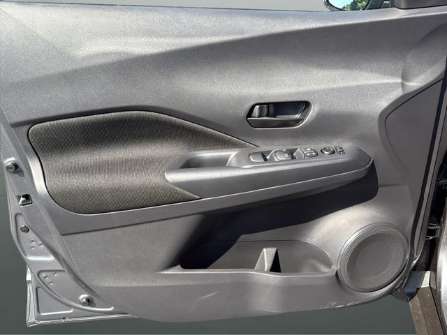Nissan Kicks Play Vehicle Full-screen Gallery Image 22